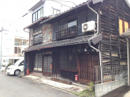 名古屋市内、狭小間口の長屋も再開発しています